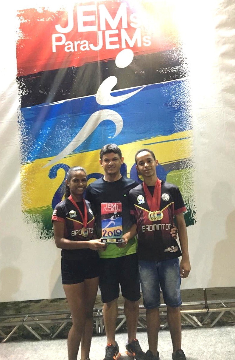 Projeto Educativo "Mãos Dadas" se consagra CAMPEÃO GERAL dos JEMs 2019 na modalidade Badminton